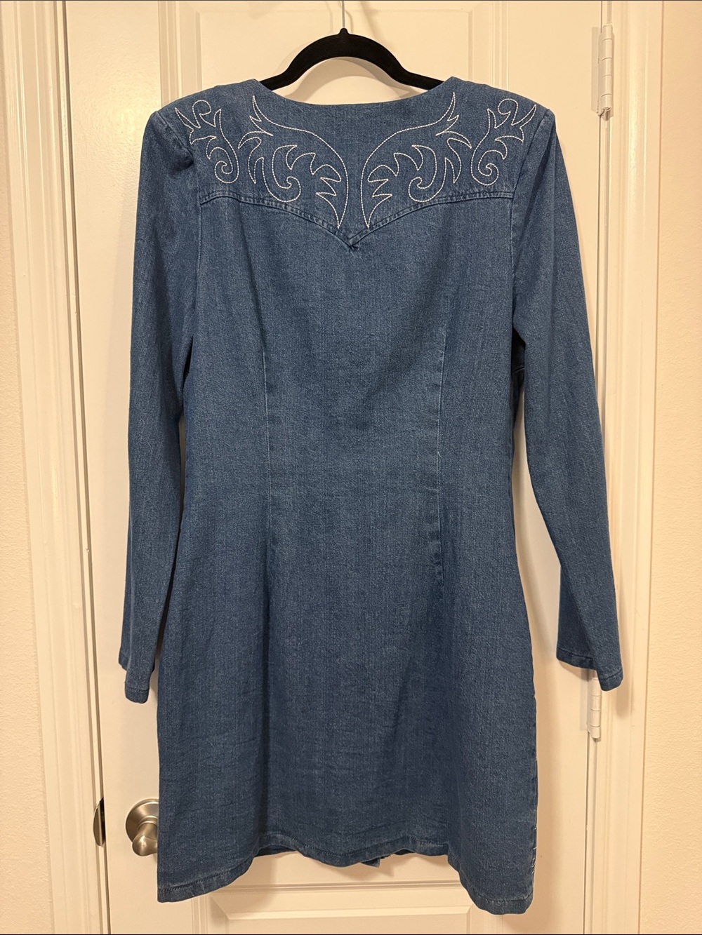 Avec les Filles Denim Rodeo Western Embroidered Pearl Snap Front Mini Dress Sz10 - Picture 4 of 8